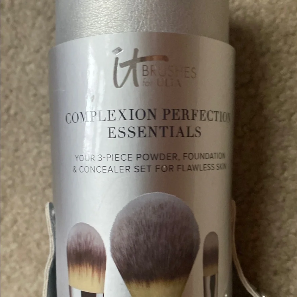 IT Cosmetics Complexion Perfection Essentials Set - Silver